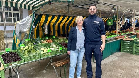 Käse und Feinkost auf dem Mendener Wochenmarkt: Stadt Menden.